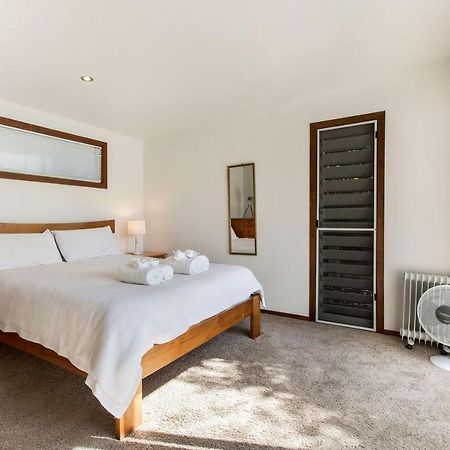 Karaka Sanctuary With Spa Pool By Waiheke Unlimited Oneroa Номер фото