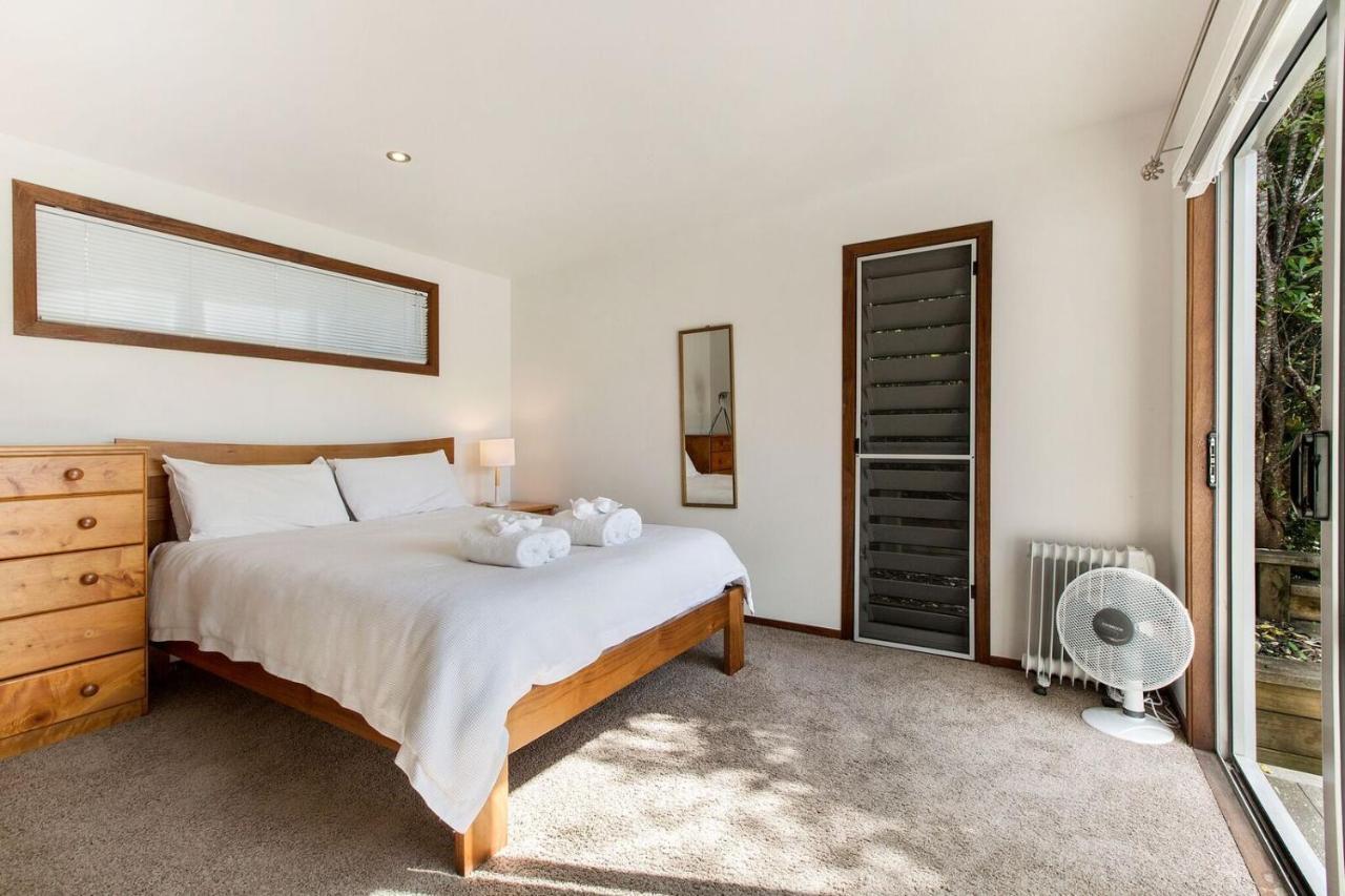 Karaka Sanctuary With Spa Pool By Waiheke Unlimited Oneroa Номер фото
