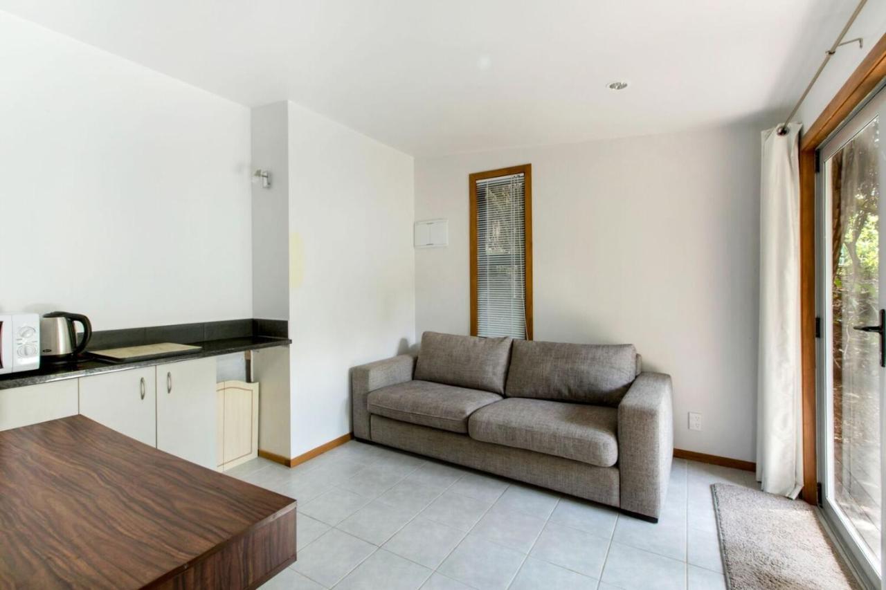 Karaka Sanctuary With Spa Pool By Waiheke Unlimited Oneroa Номер фото